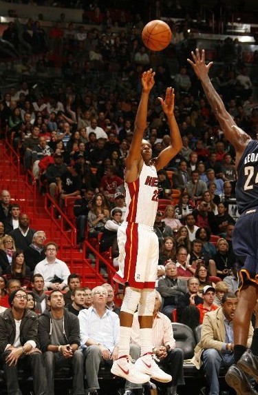 中展现出更 中展现出更